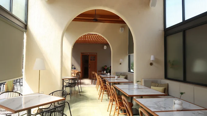 The 18th Restaurant and Lounge